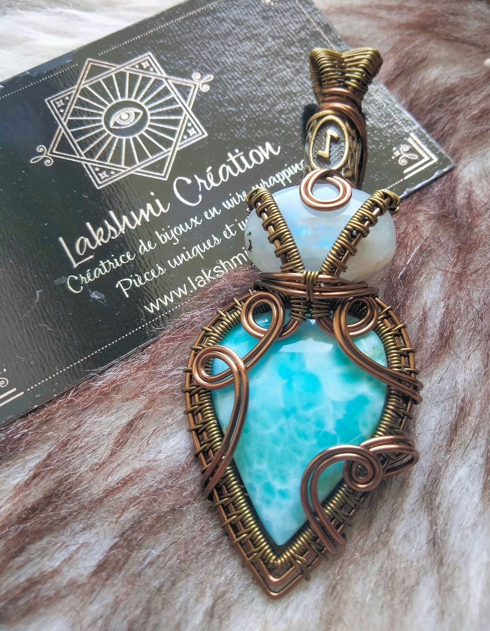 Miniature : Talisman Larimar, Pierre de lune et rune Eihwaz