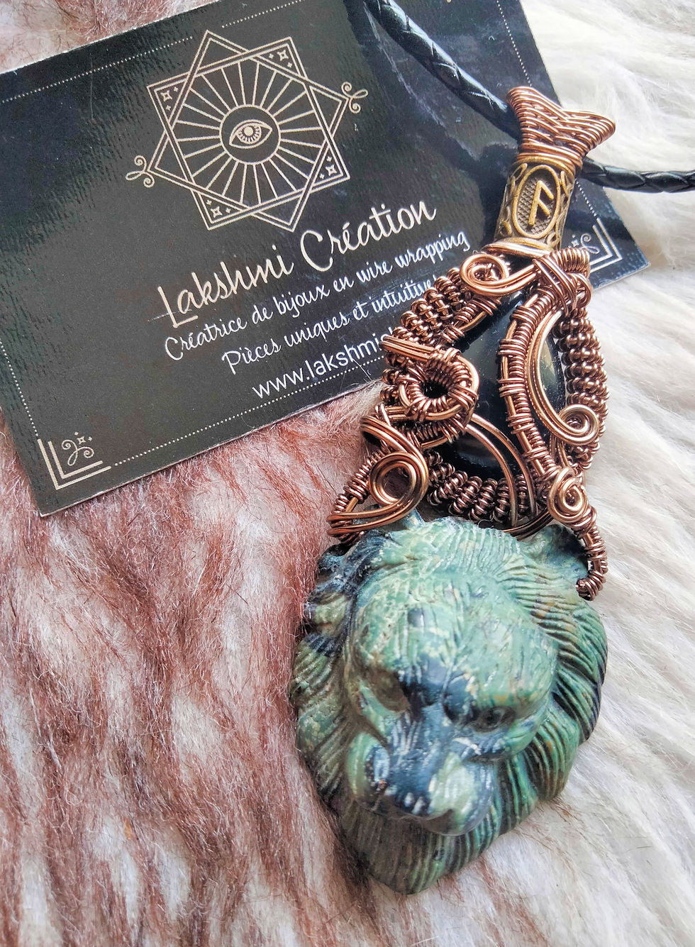 Miniature : Talisman lion Jaspe kambaba, Obsidienne et rune Ansuz