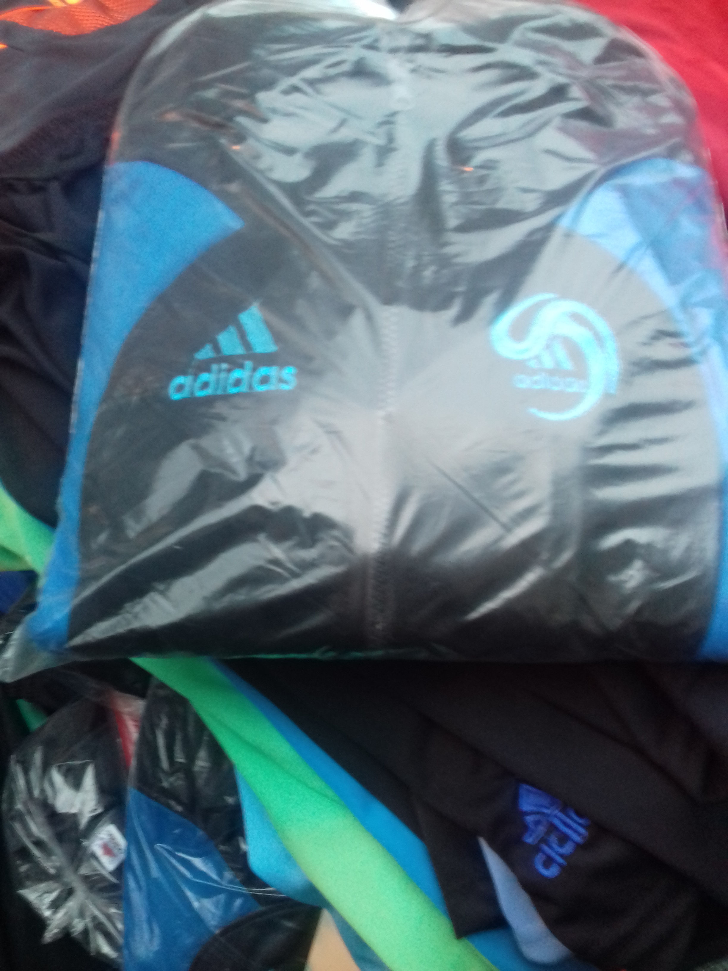 Conjunto esportivo Adidas