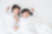 眠る子供