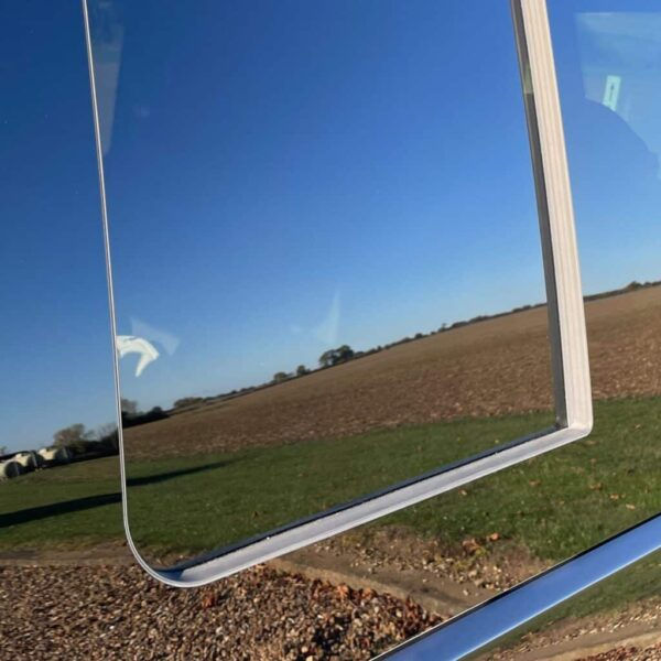 Thumbnail: a cleaned window with no streak