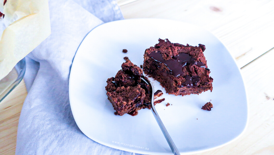 Mehlfreie saftige Kichererbsen Brownies #vegan #brownies #mehlfrei #saftig #gesund #schnell #kalorienarm