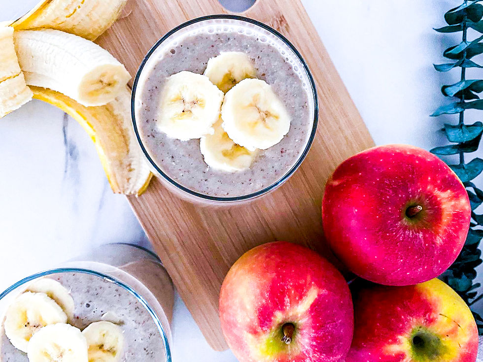 Energiegebender Apfel Bananen Smoothie - Luteale Phase Weiblichkeitsserie #weiblichkeit #smoothie #healthy #hormones #cycle #recipe #luteal #gesund #frauengesundheit #schnell #easy #abnehmen #weightloss #lowcalories #vegan #zyklus #frauen