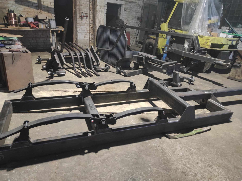 Tvirtas plieninis rėmas ir važiuoklės konstrukcija sunkiajai technikai. Nestandartinių metalinių rėmų ir laikančiųjų konstrukcijų virinimas pagal užsakymą – Metalkonsul.