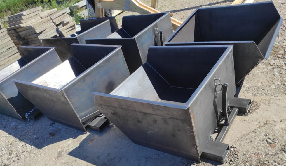 Metalinis išverčiamas konteineris ir savaime išsiverčiantis bunkeris. Pramoninių atliekų ir metalo laužo konteinerių gamyba pagal užsakymą – Metalkonsul.