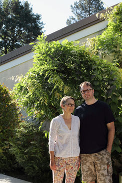 Florence & Benoit devant maison - rénovation énergétique