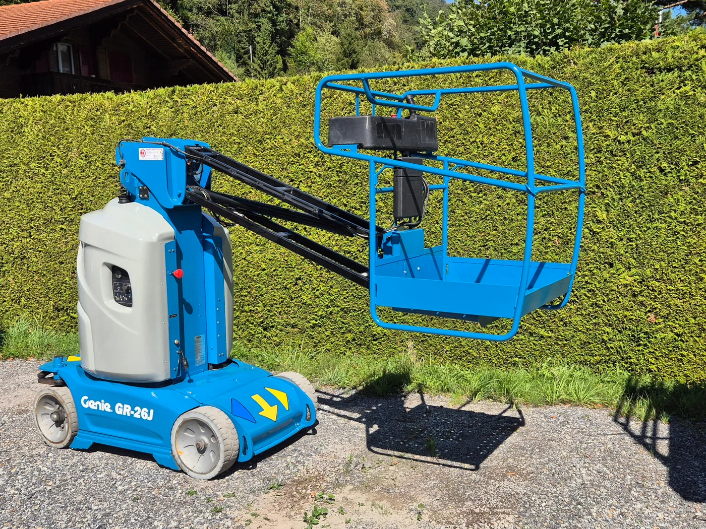 Genie GR26-J Vertikalmastbühne mit seitlicher Reichweite