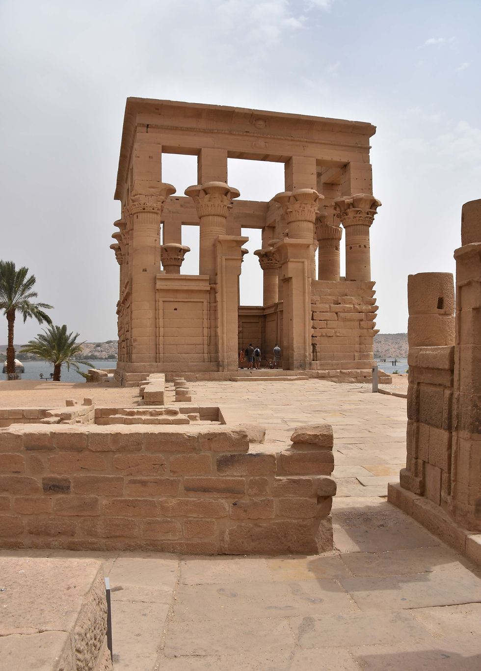 De Dendera à Philae: la politique architecturale des empereurs antonins dans les temples égyptiens
