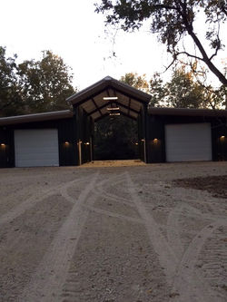 Metal building/barn