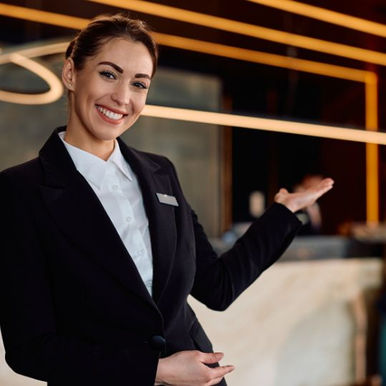Chef de service qui accueille une nouvelle recrue