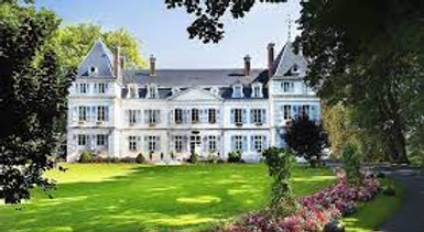 Château de Divonne, Sébastien Renard en a été le directeur adjoint pendant 3 ans