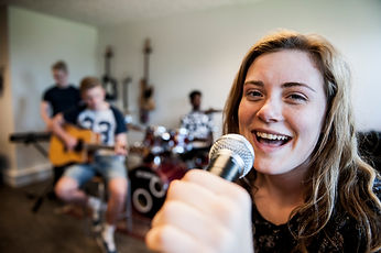 Levring Efterskole, Idræt og Life Performance. Fodbold for drenge, Fodbold for Piger, Håndbold for piger, Spring, Fitness, Dans, Adventure Sport, gymnastik, musical, udenlandsture, venner