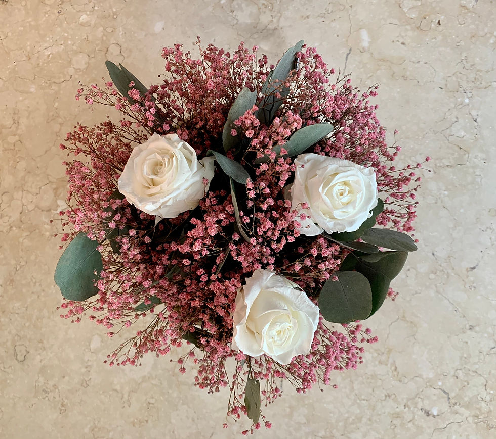 Cesto primavera 3 rosas, nube rosa