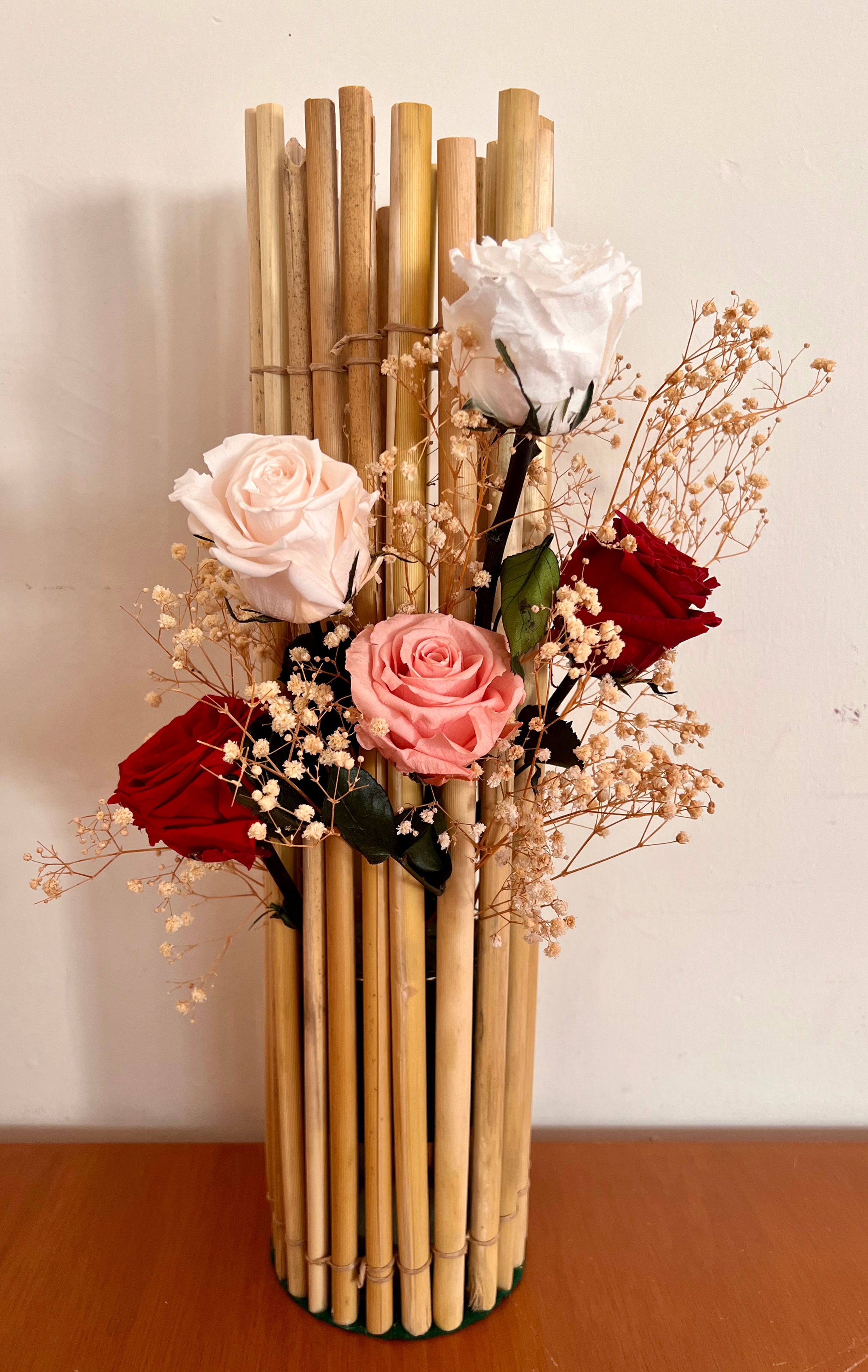 Arreglo carrizo 5 rosas.