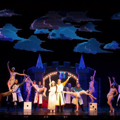 Miranda and the cast of Monty Python's "Spamalot"