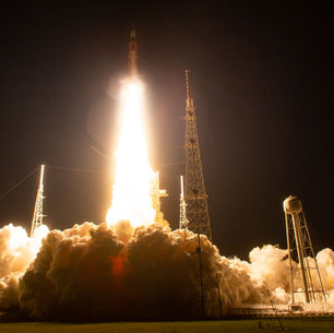 The launch of Artemis I's SLS rocket.