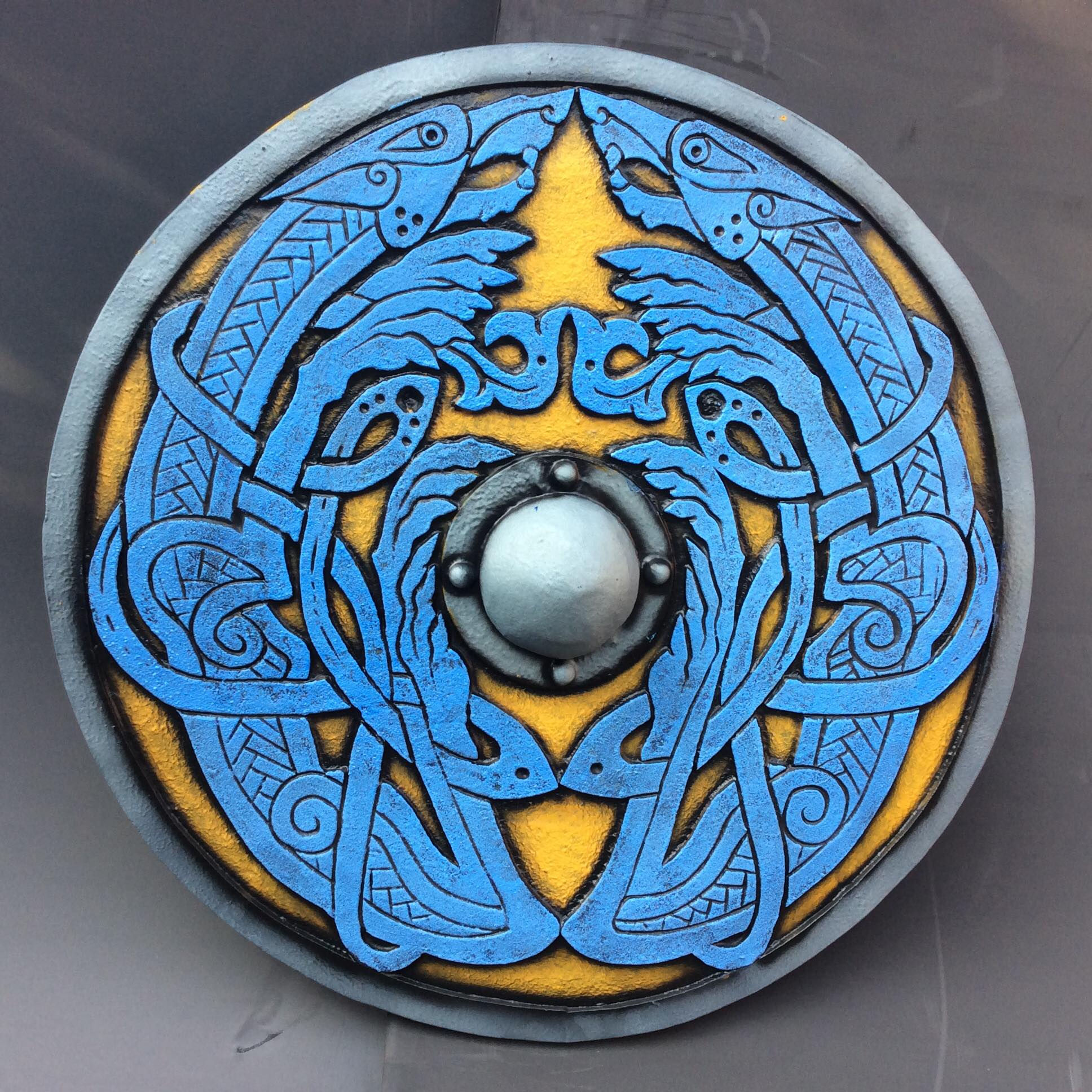 35 inch Facing Dogs Shield