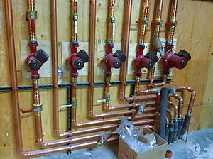 Hydronic pump manifold