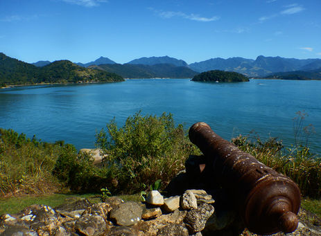 We stop at Tapera Fort for views of the bay.