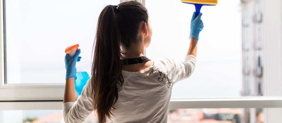 What Should You Look for When Hiring Window Washing Cleaners?