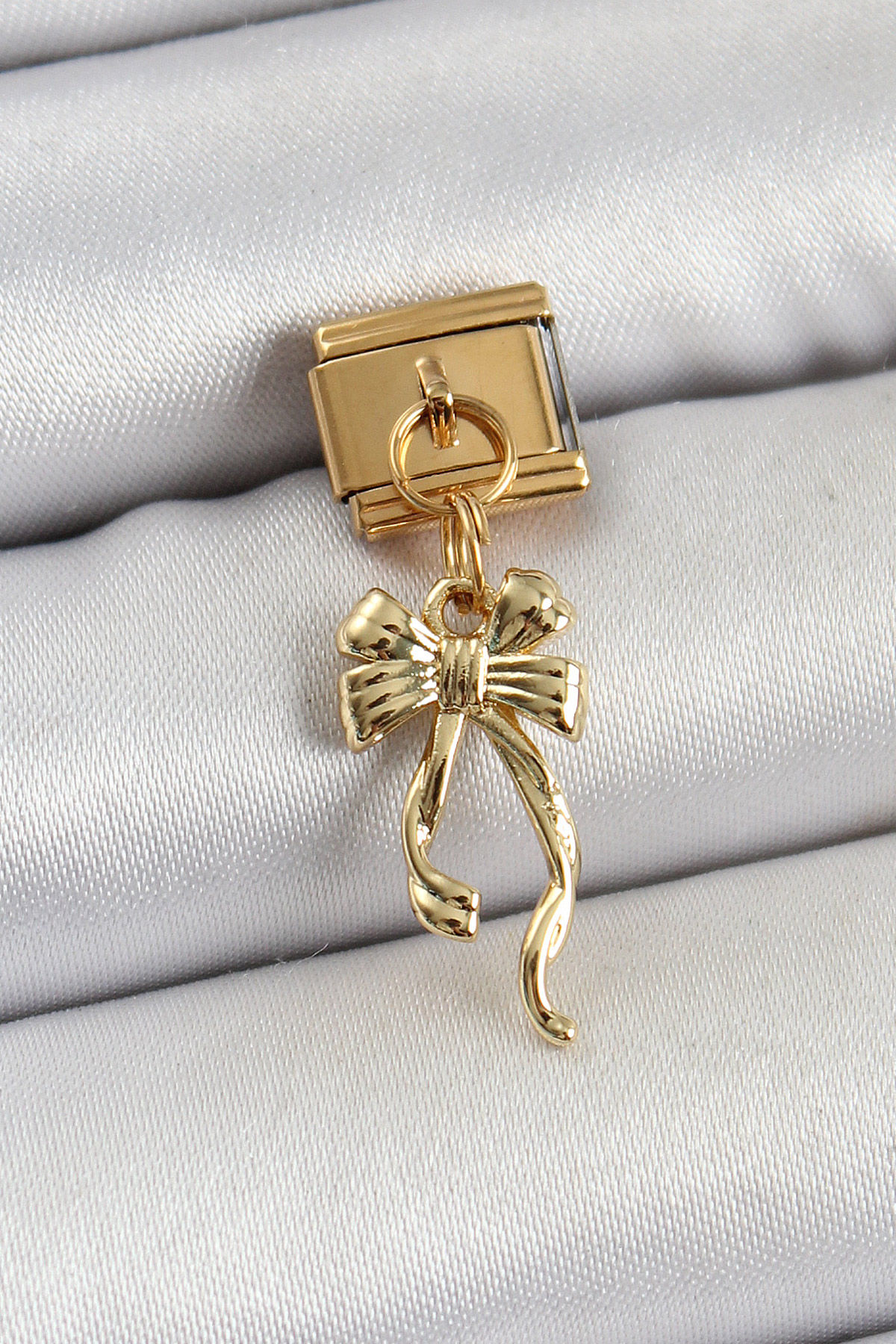 Çelik Sallantılı Uzun Fiyonk Model Gold Renk Nomination Charm