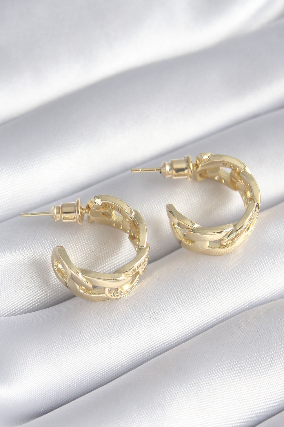 Küçük resim: Gold Renk Zirkon Taş Detay Zincir Model Küpe