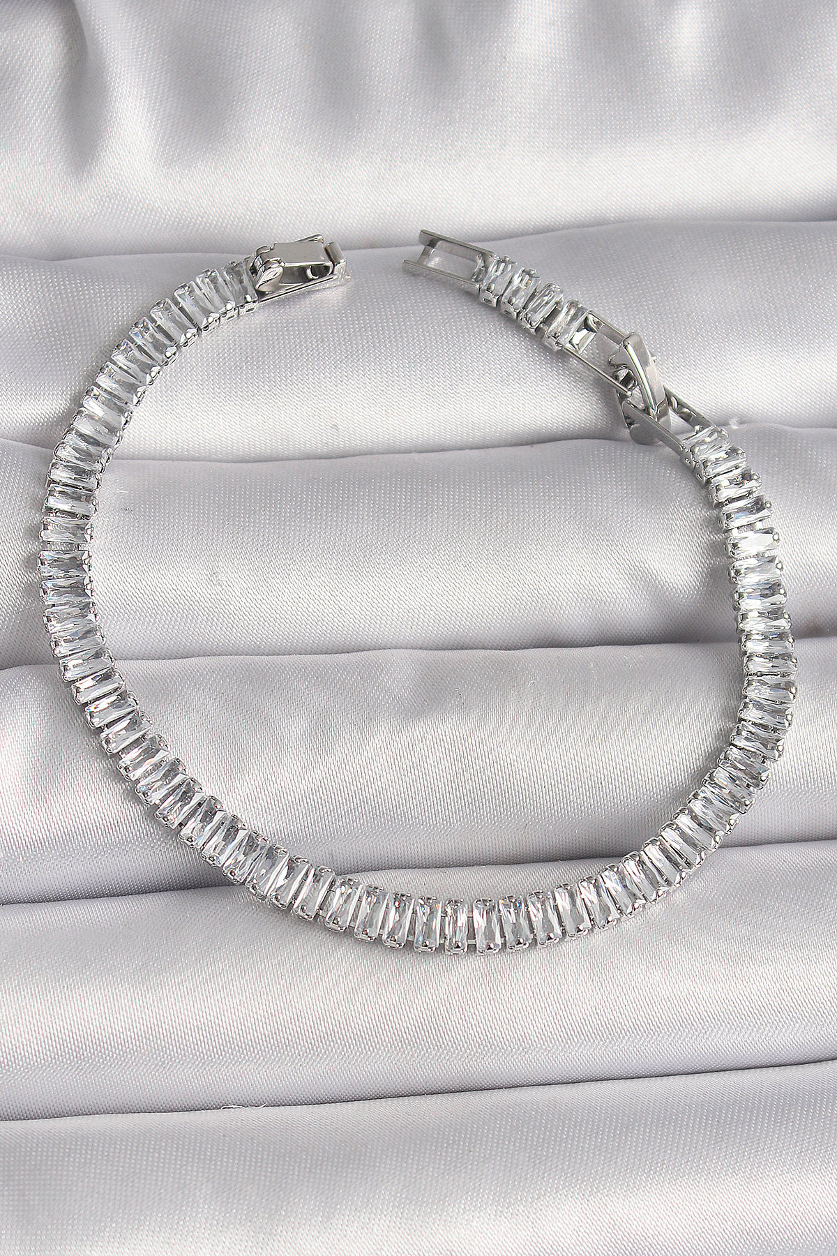 Gümüş Renk Zirkon Taşlı Su Yolu Model Bileklik