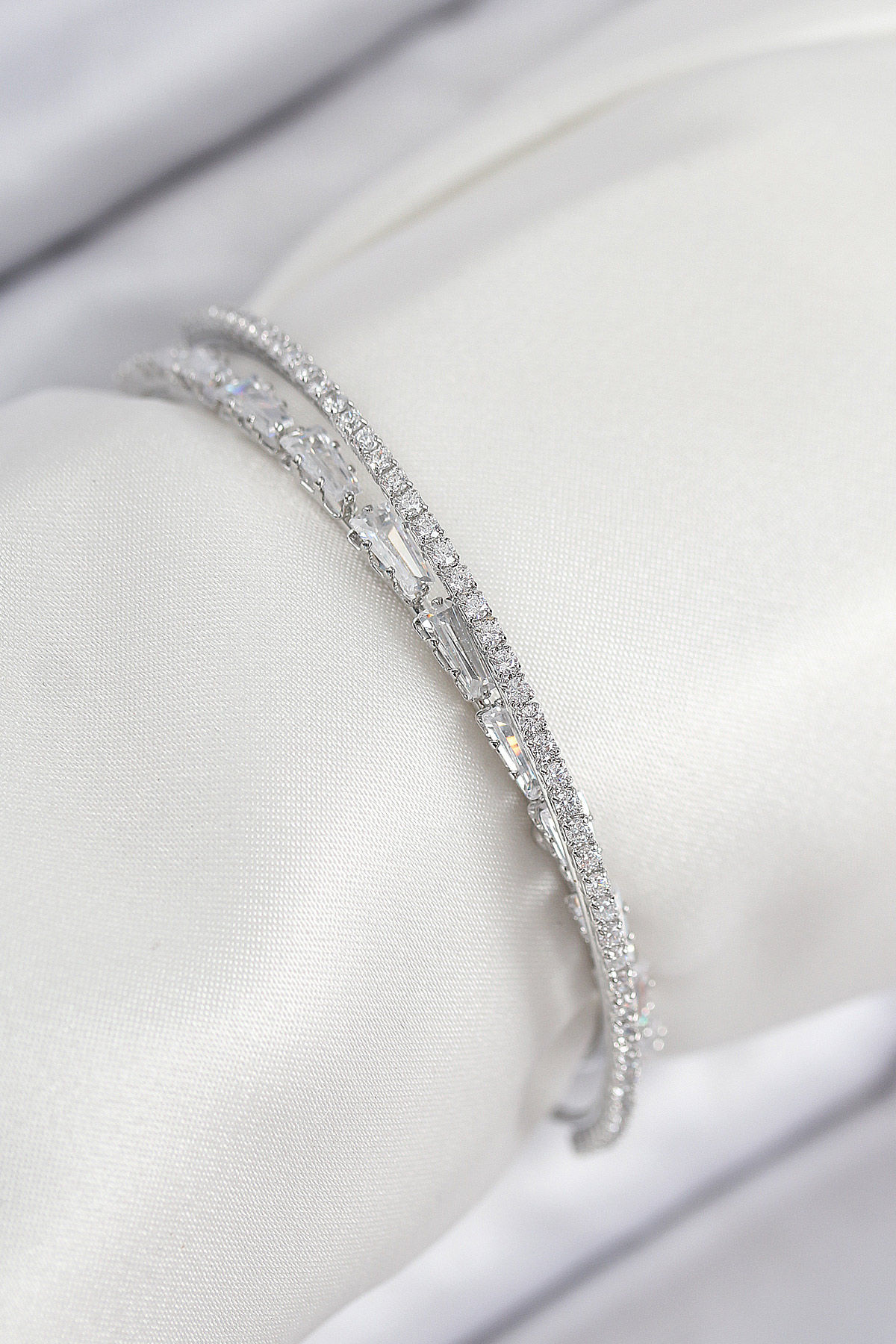 Zirkon Taşlı Su Yolu Model Gümüş Renk Bileklik