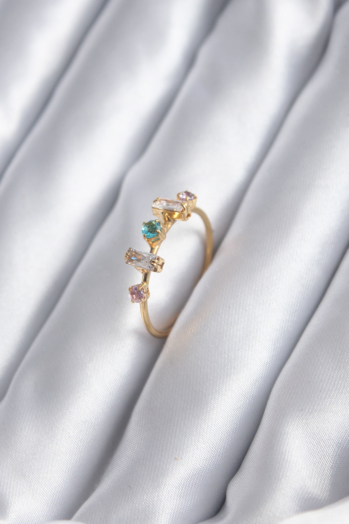 Gold Renk Zirkon Taşlı Renkli Zirkon Taşlı Kadın Yüzük