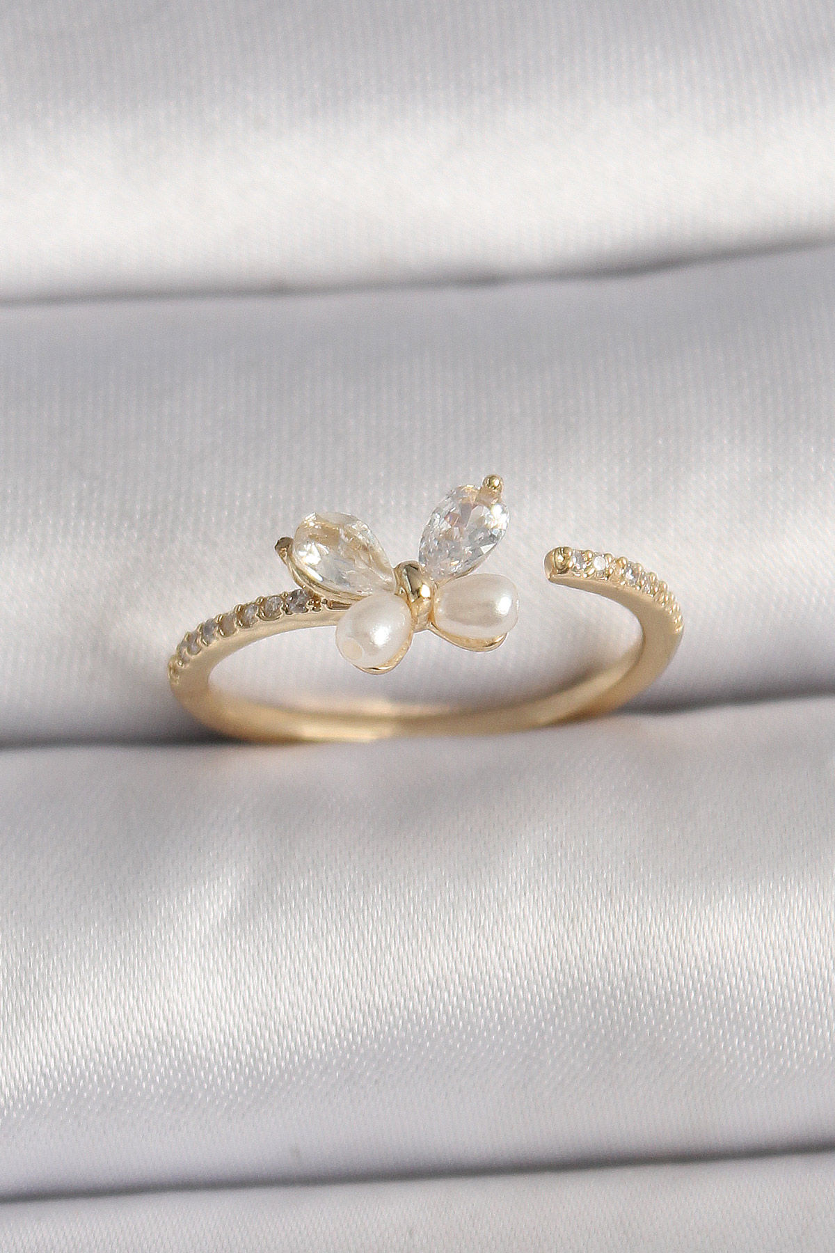 Gold Renk Zirkon Taşlı Kelebek Mode İnci Detay Ayarlanabilir Yüzük
