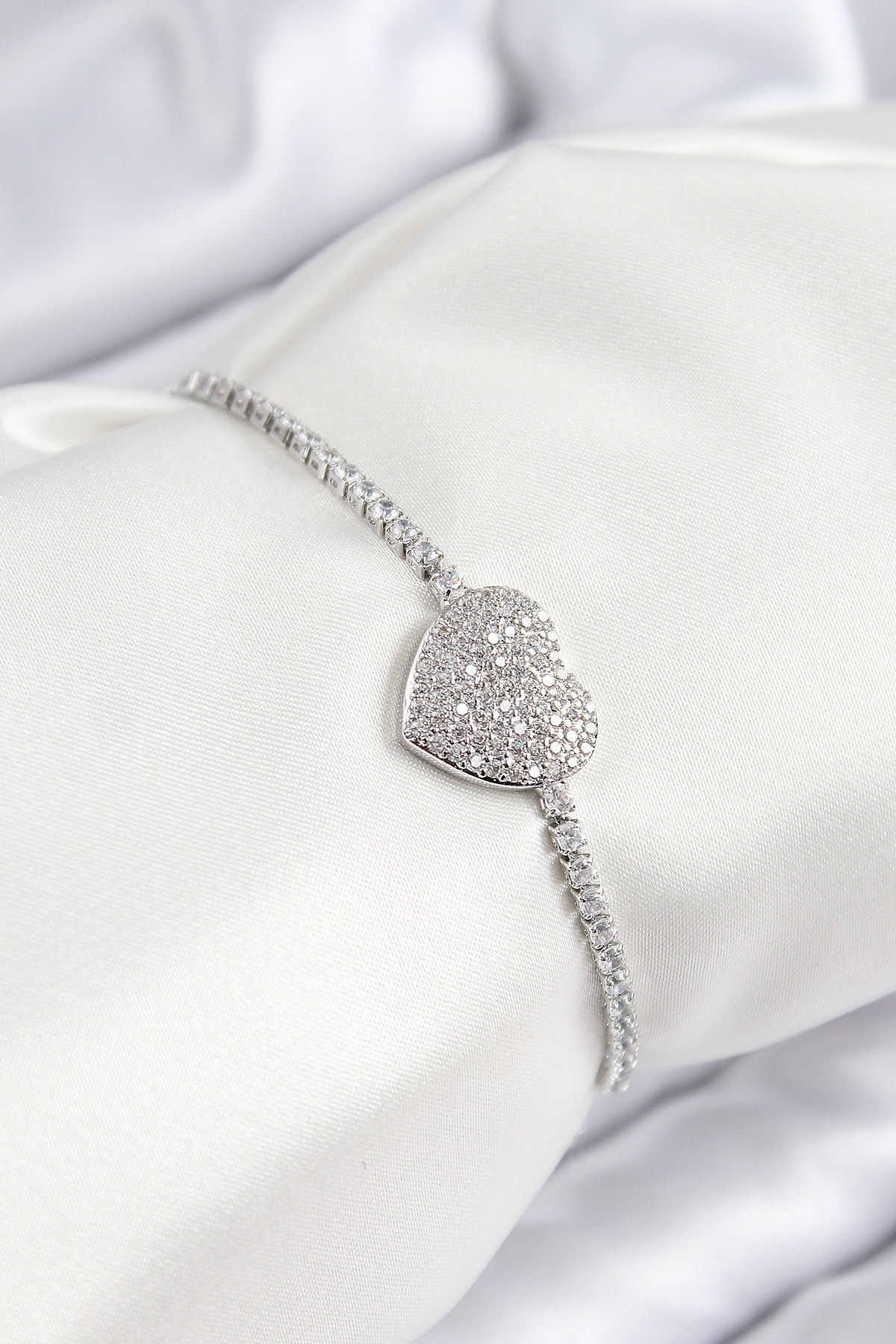 Zirkon Taşlı Kalp Model Gümüş Renk Asansörlü Bileklik