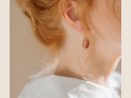 How to Choose Jewelry for Sensitive Skin?