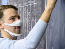 Mascherine trasparenti destinati alle scuole