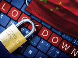 CINA, STUDENTI IN TUTA ANTI-COVID CONTRO LA VARIANTE OMICRON