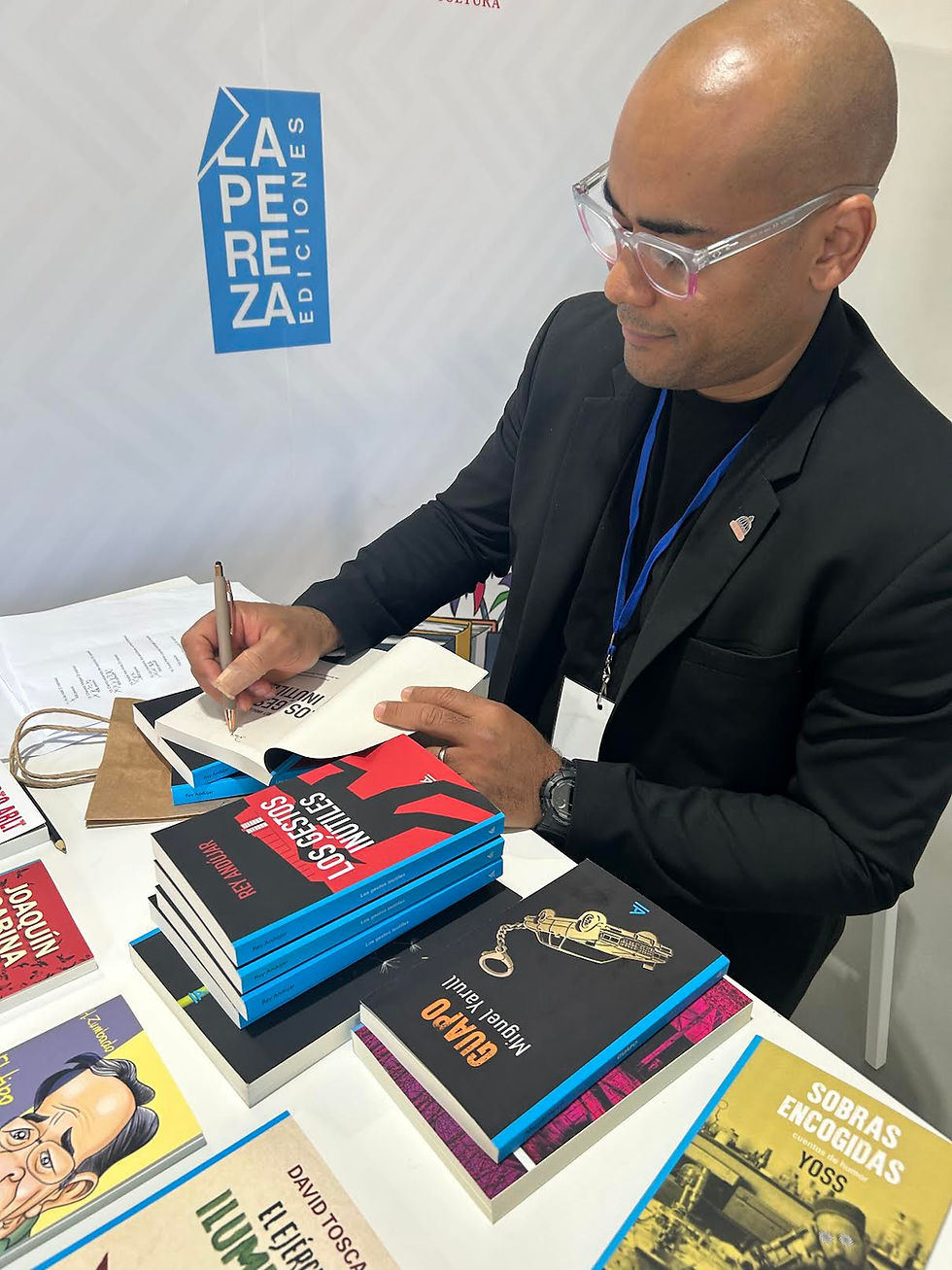 Rey Andújar autor de Los gestos inútiles