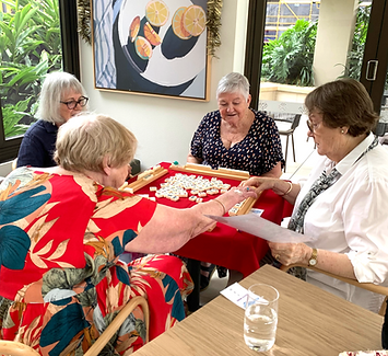 Photo of mahjong players 1.png