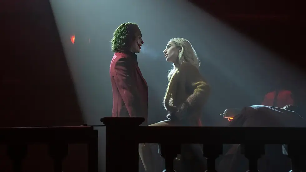 Joker y Harleen juntos en un escenario
