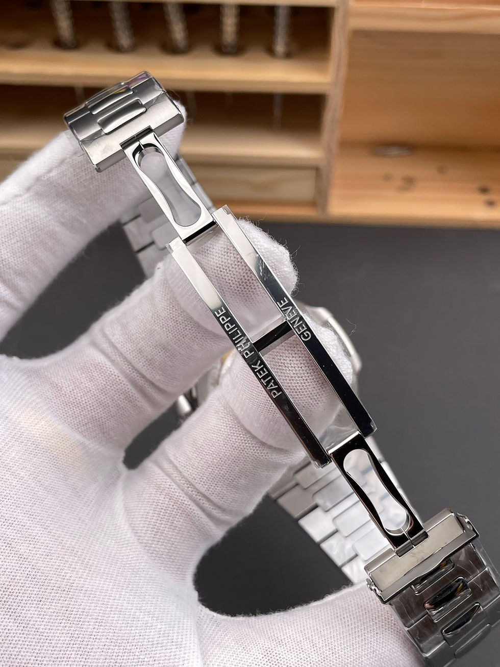 Thumbnail: Nautilus  5711 White DDF