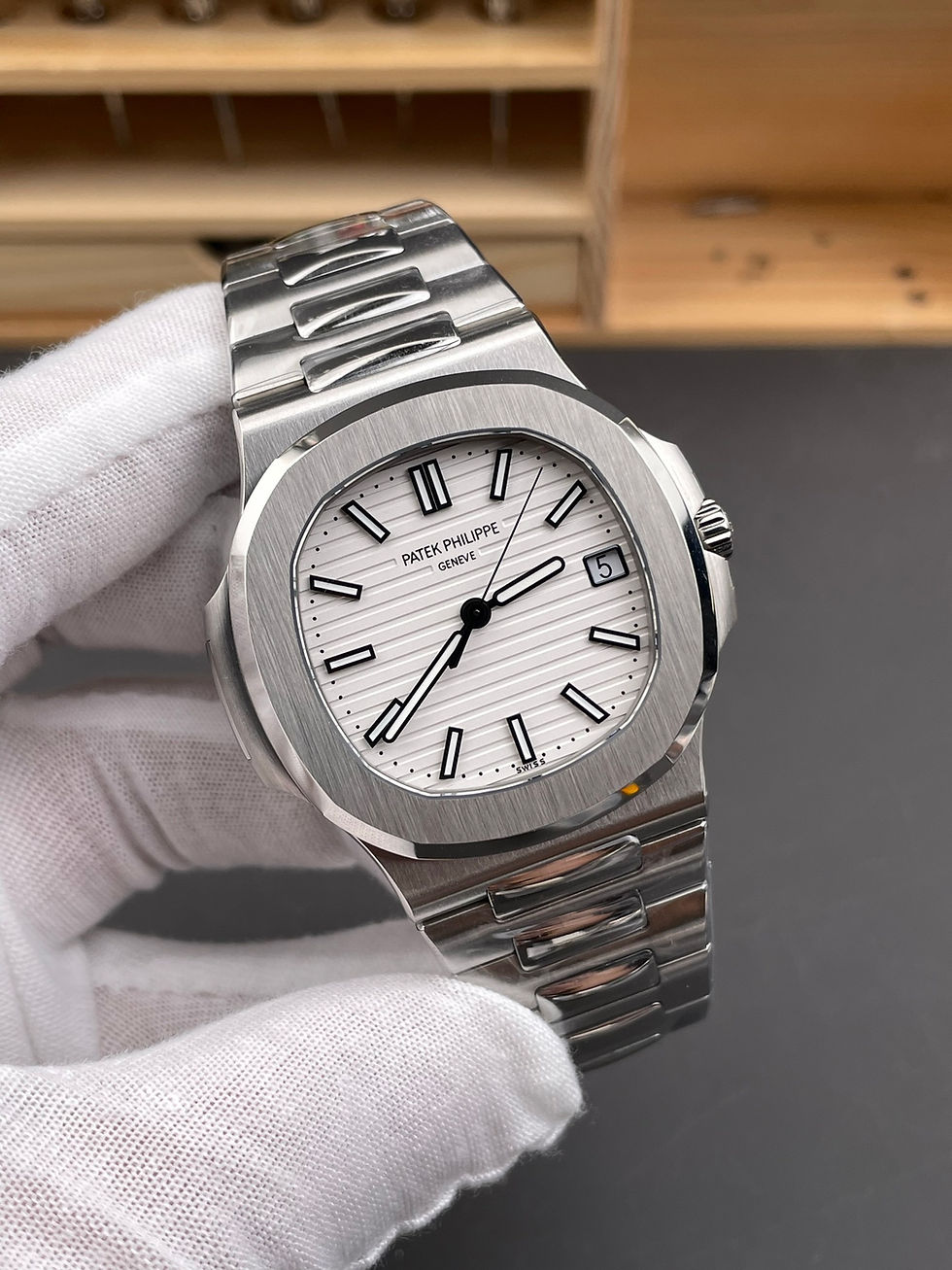 Thumbnail: Nautilus  5711 White DDF