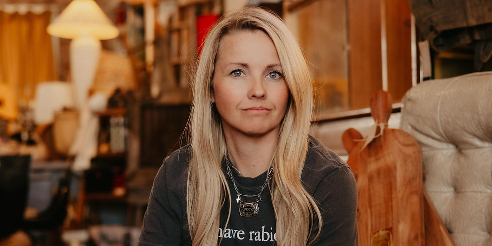 Live Music Featuring Lindzy Neilson
