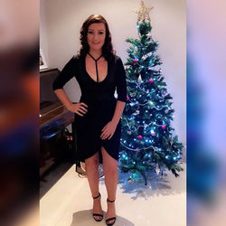 🎄 FESTIVE FEELS 🎄_My gorgeous regular client Rachel wearing Cocoa Brown dark solution _Book your X