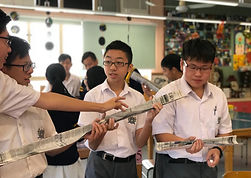 相片4 理想崇真人參與團隊建立遊戲.jpeg