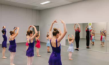 InStep-Lifestyles-7576_edited.jpg