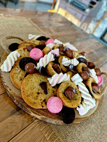 Planche Sucrée : Anniversaire, Inauguration, Mariage, Noël, Nouvel An et Surprise…
Soyez créatif selon vos envies et surprenez vos convives.