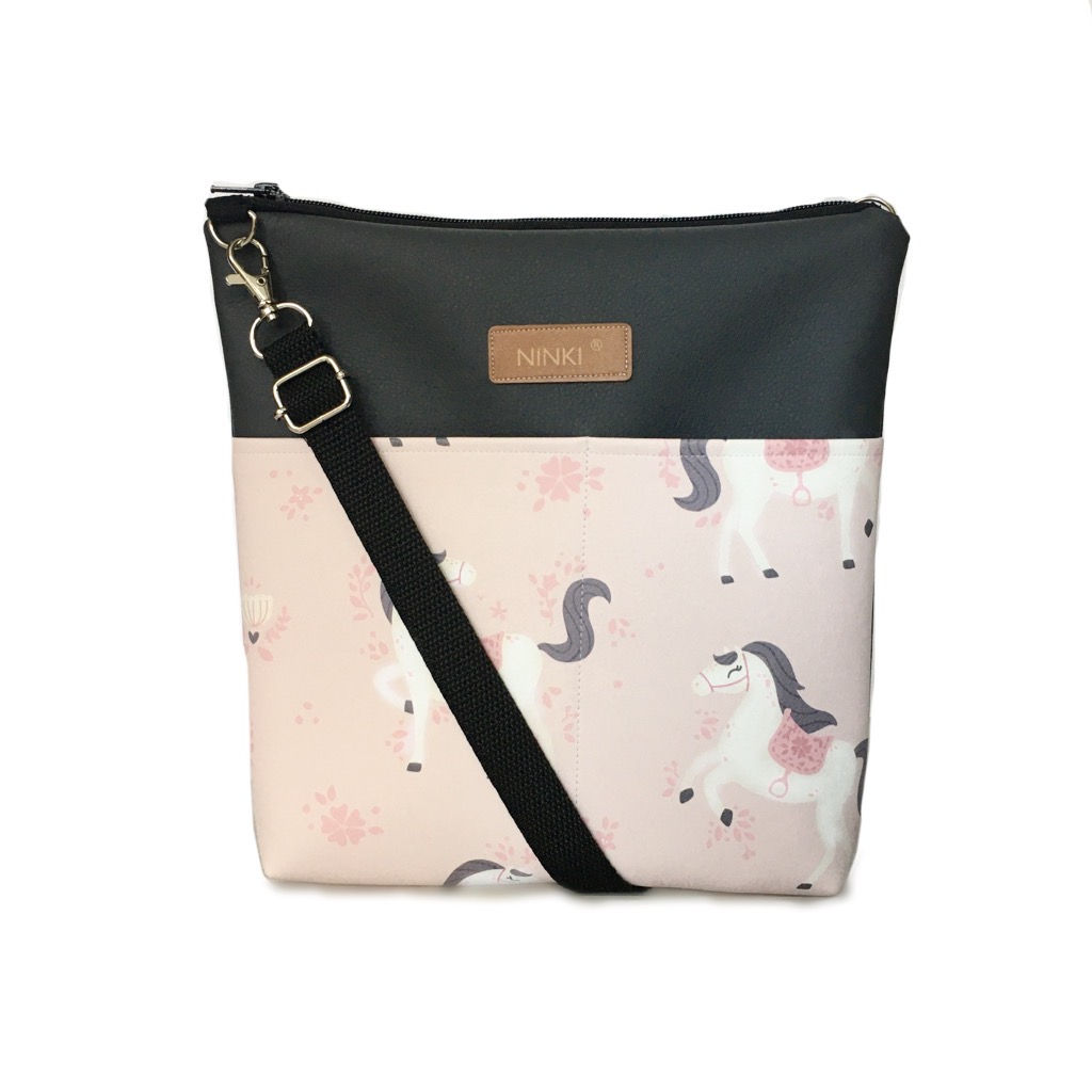 torebka dla dziewczynki ekoskóra (białe konie na różowym tle)