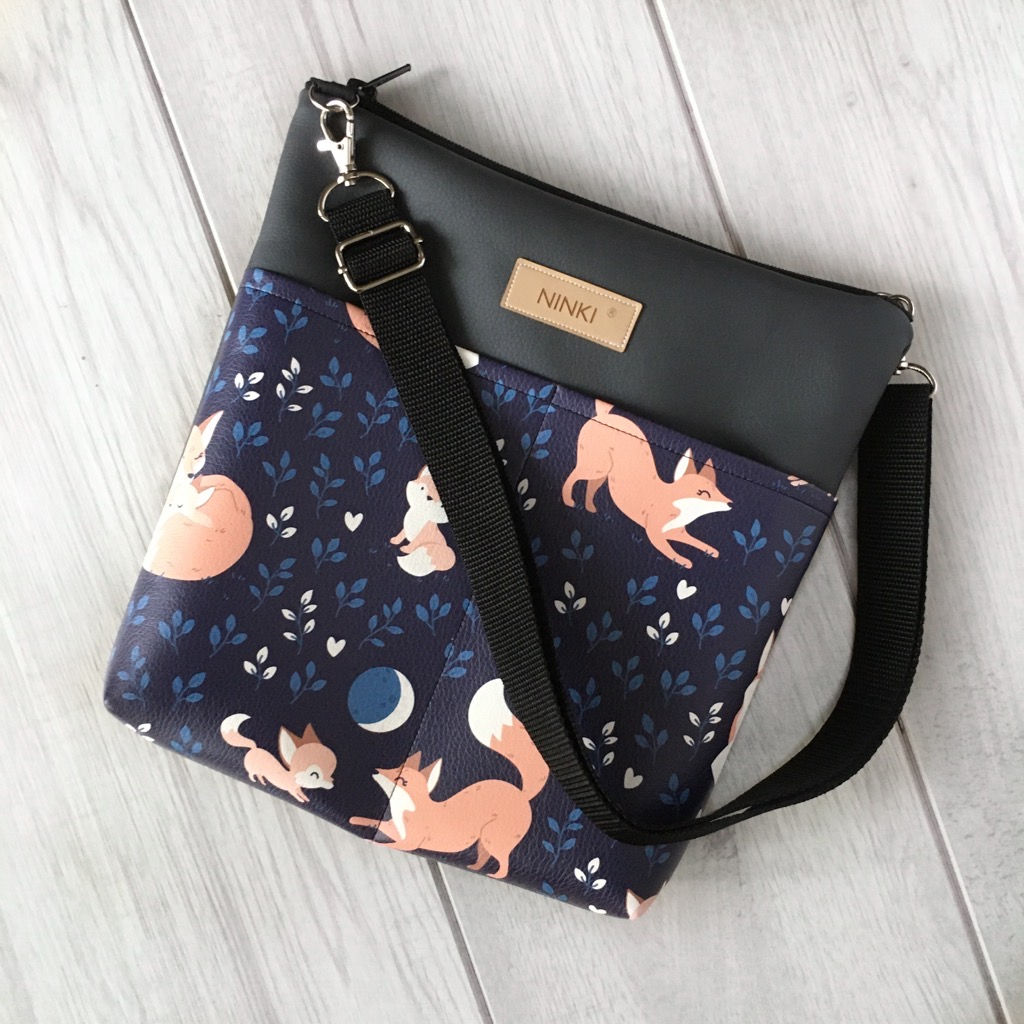 dla dziewczynki ekoskóra (liski na granatowym tle)