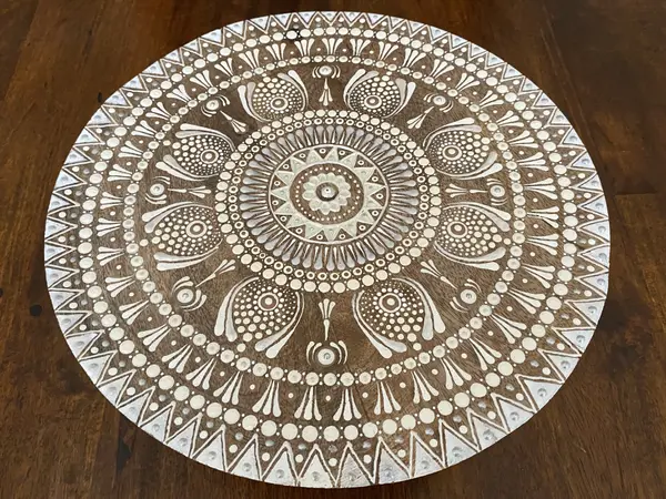 Thumbnail: Luxe handbeschilderde houten schaal. Een stijlvol en exclusief decoratief pronkstuk op een dressoir of tafel.