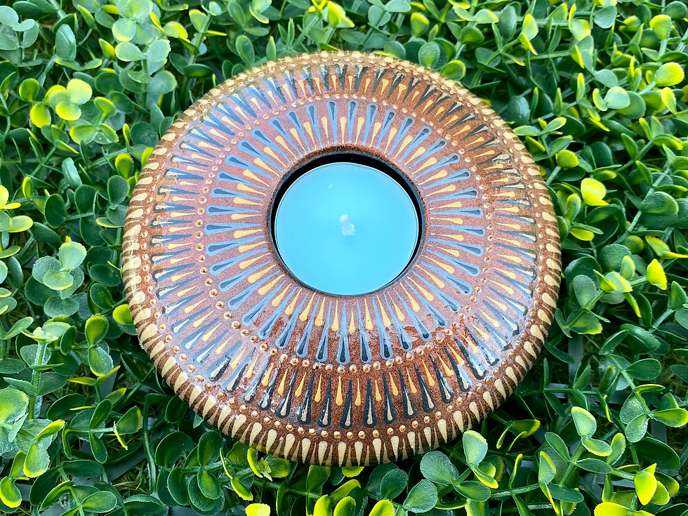 Thumbnail: Handgemaakte en handbeschilderde waxinelichthouder 13 cm. diameter in koper- en bruine kleurtinten