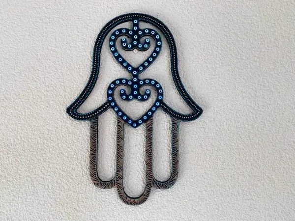 Liefdevol Gevormde Hamsa Hand: Een Stralende Aanvulling op Jouw Interieur Liefde