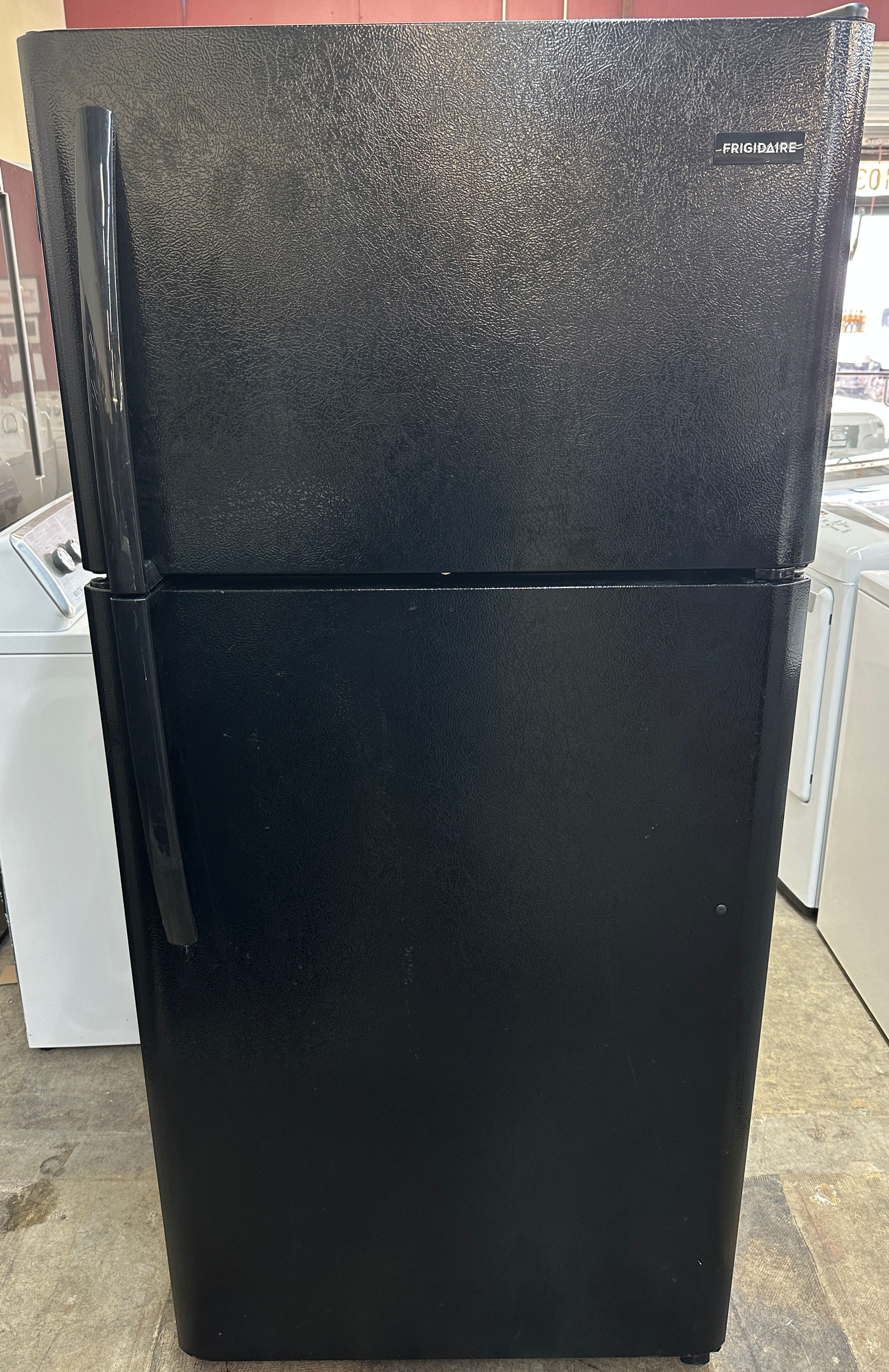 Frigidaire Refurbished Refrigerator, Top-Freezer 18 cu.ft Irving 9981